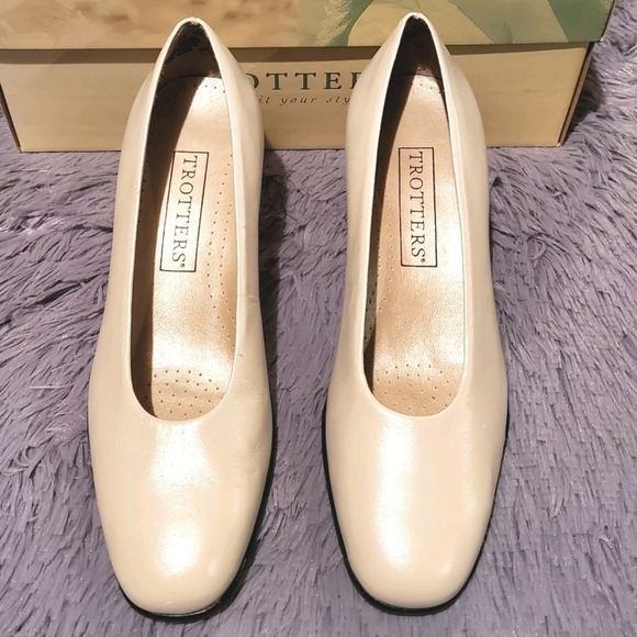 Trotters May White Pearl Block Heels - Picture 2 of 5